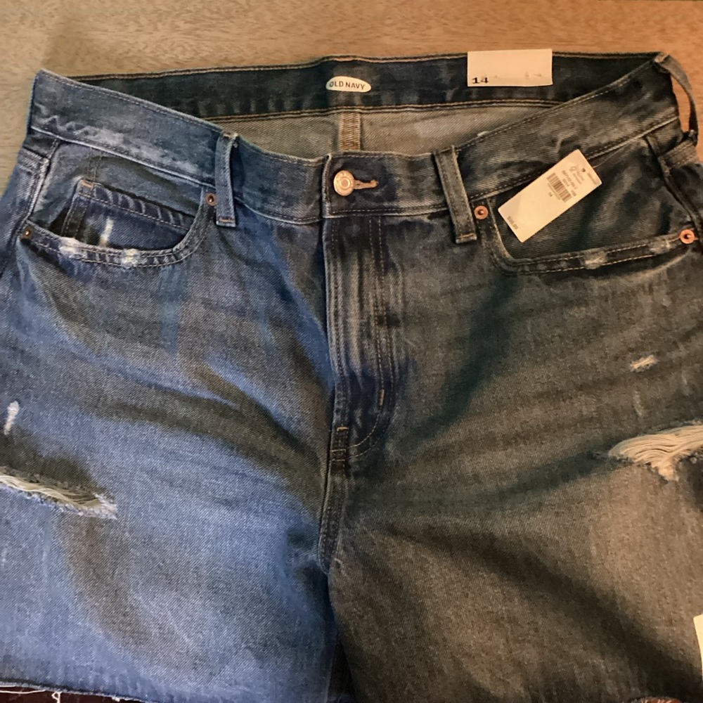 Old Navy NWT Distressed Dad Jean Shorts - 5 inch inseam - Picture 3 of 12